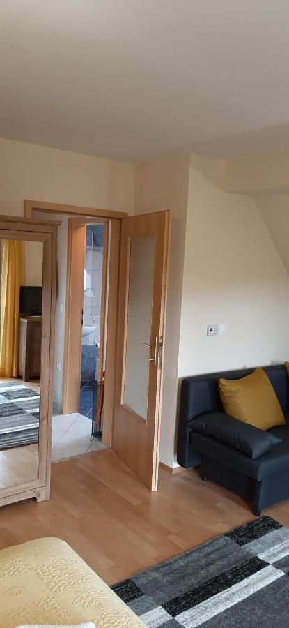Napko Apartman Шопрон Экстерьер фото