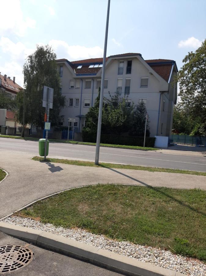 Napko Apartman Шопрон Экстерьер фото