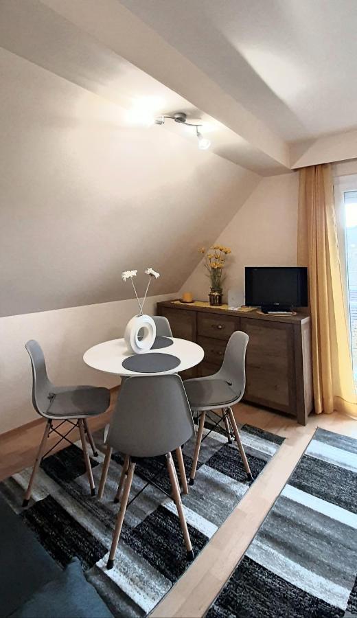 Napko Apartman Шопрон Экстерьер фото