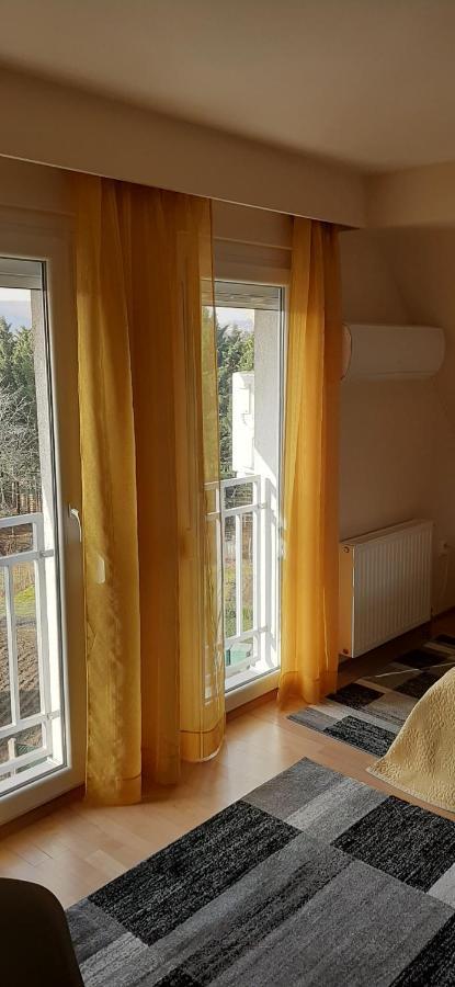 Napko Apartman Шопрон Экстерьер фото